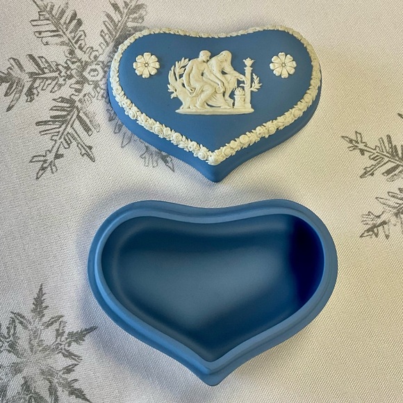 Wedgwood “Jasperware” Trinket Box - Picture 4 of 4